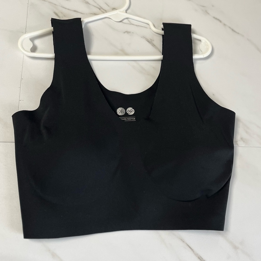 Kindred Bravely Scoop Neck Black Seamless Bra with removable padding size Med